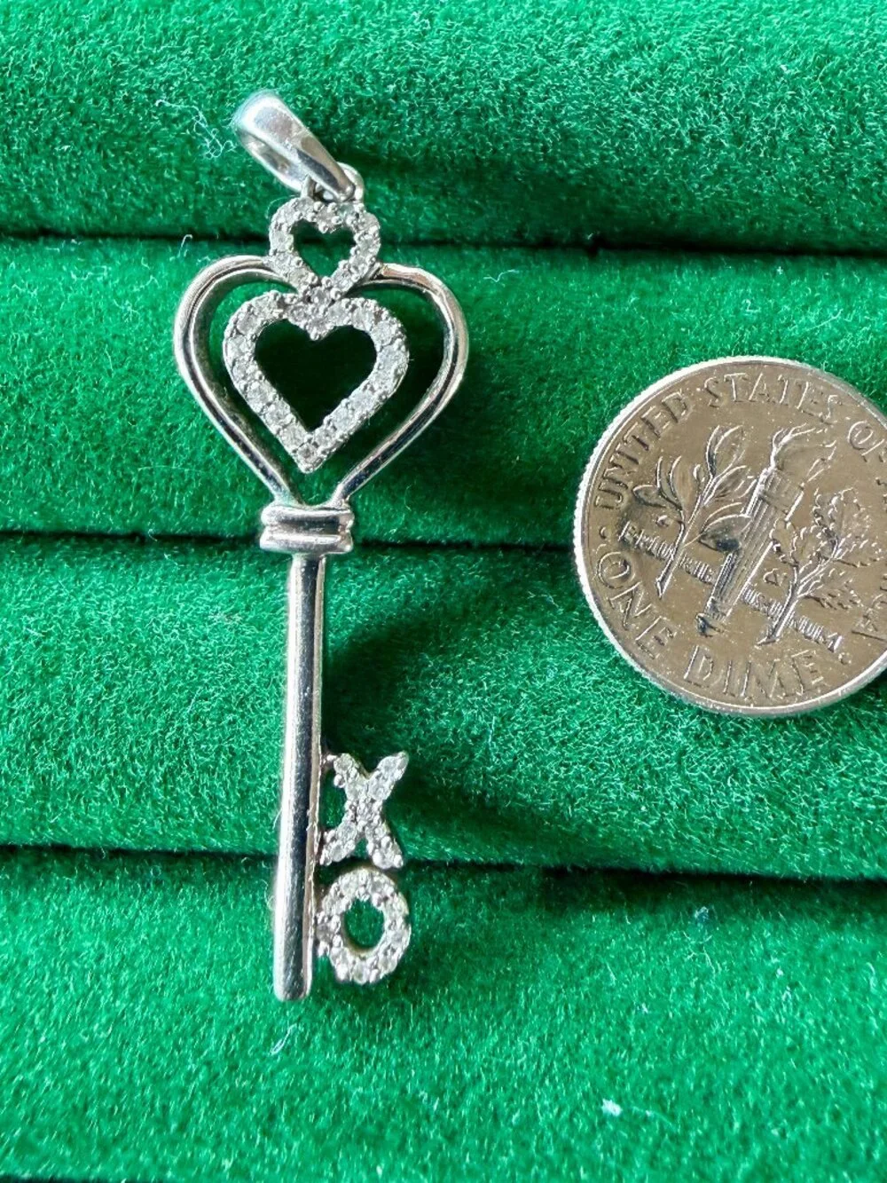 ✨Sterling Silver "XOXO" Key to My Heart Pendant ✨ - Picture 3 of 7